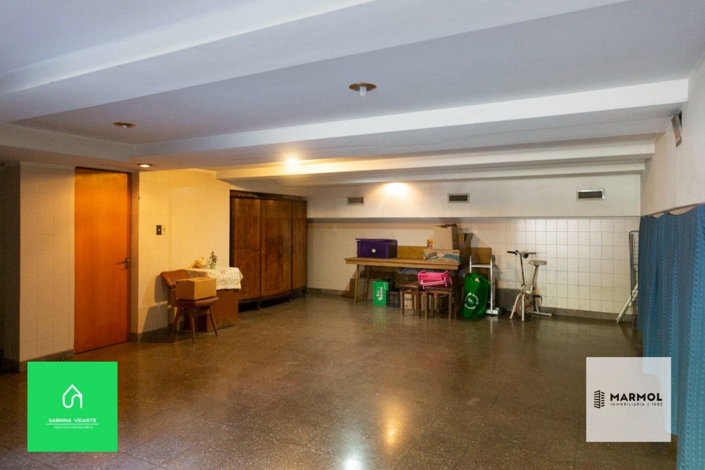 Extraordinaria Casa 4 amb con Parque, Piscina, Cochera para 3 autos y Ascensor.