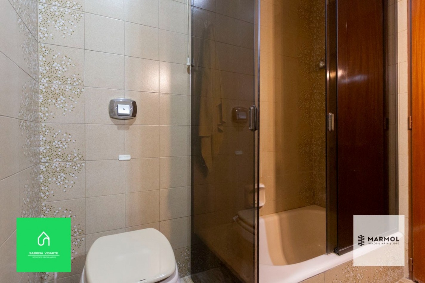 Extraordinaria Casa 4 amb con Parque, Piscina, Cochera para 3 autos y Ascensor.