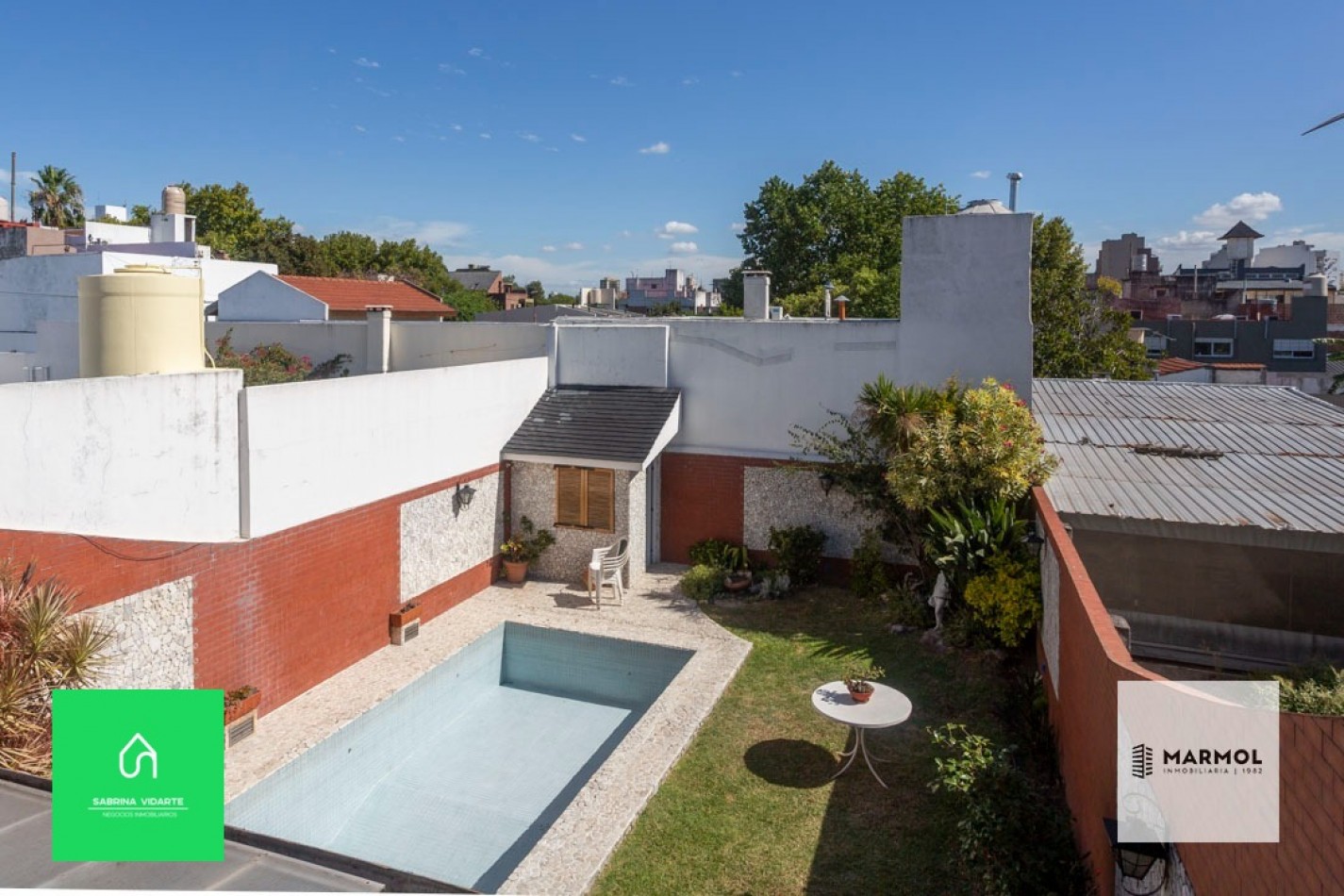 Extraordinaria Casa 4 amb con Parque, Piscina, Cochera para 3 autos y Ascensor.
