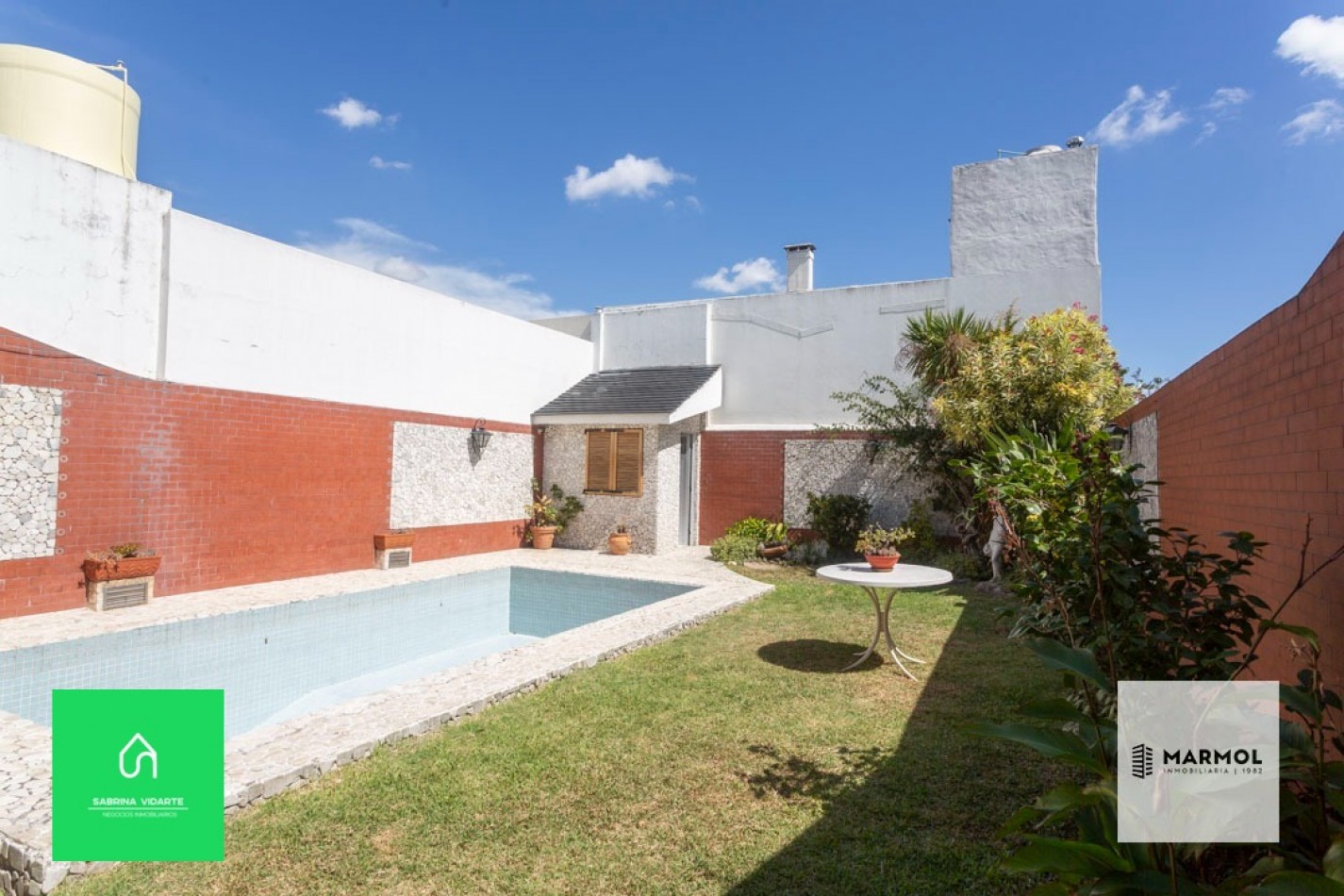Extraordinaria Casa 4 amb con Parque, Piscina, Cochera para 3 autos y Ascensor.