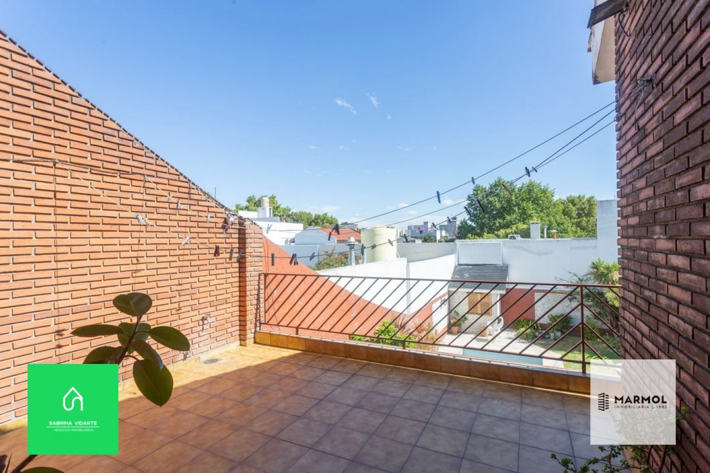 Extraordinaria Casa 4 amb con Parque, Piscina, Cochera para 3 autos y Ascensor.