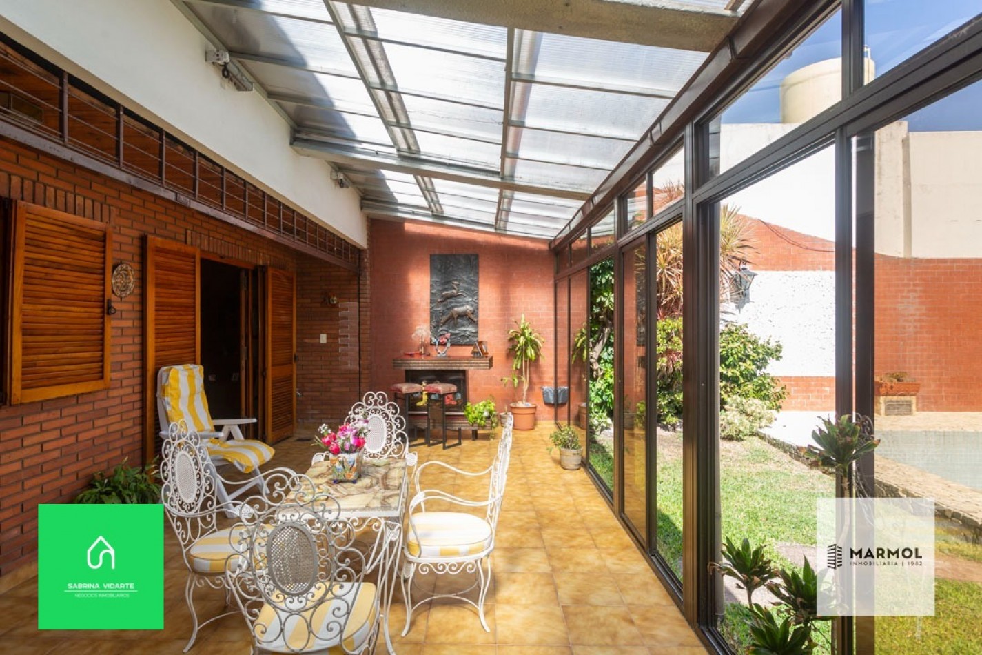 Extraordinaria Casa 4 amb con Parque, Piscina, Cochera para 3 autos y Ascensor.