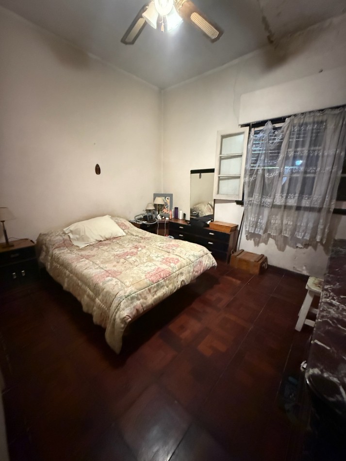 Casa sobre lote Propio en esquina 4 amb, Cochera, Terraza con espacio aereo Ideal Reforma.