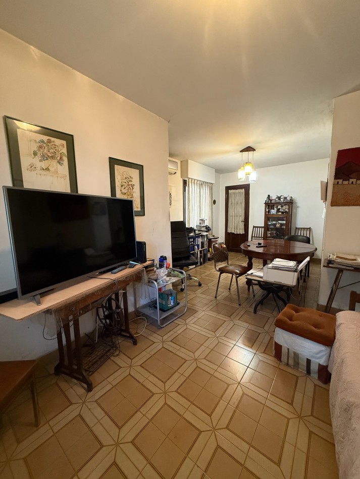 Casa sobre lote Propio en esquina 4 amb, Cochera, Terraza con espacio aereo Ideal Reforma.