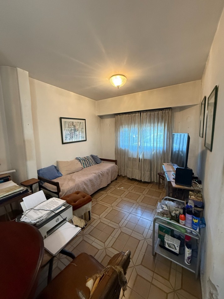 Casa sobre lote Propio en esquina 4 amb, Cochera, Terraza con espacio aereo Ideal Reforma.