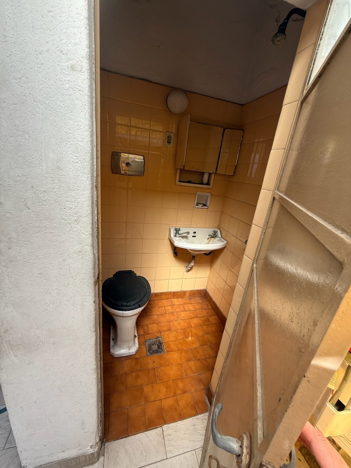 Casa sobre lote Propio en esquina 4 amb, Cochera, Terraza con espacio aereo Ideal Reforma.