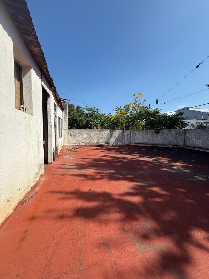 Casa sobre lote Propio en esquina 4 amb, Cochera, Terraza con espacio aereo Ideal Reforma.