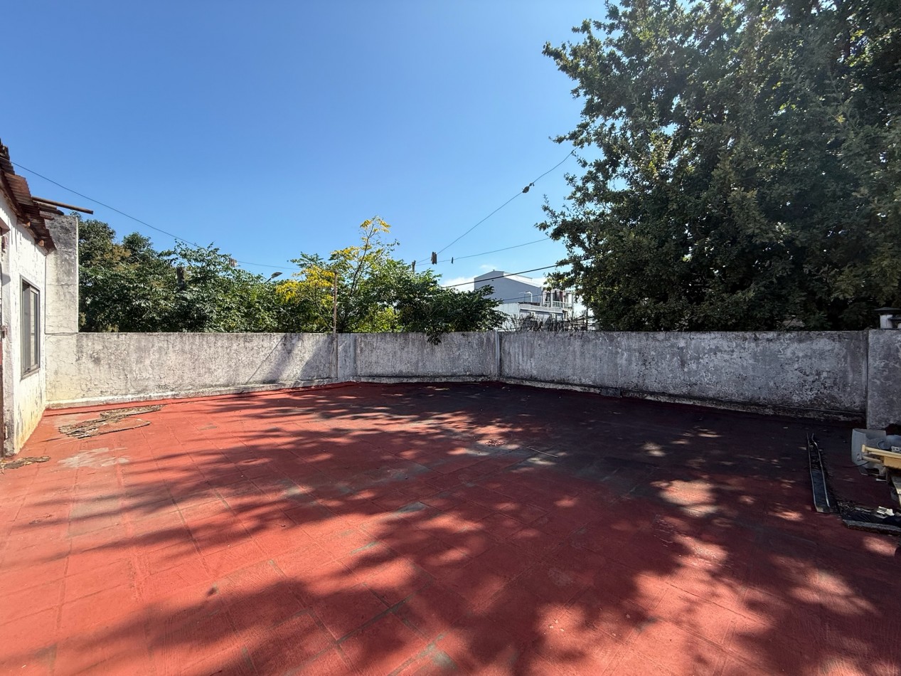Casa sobre lote Propio en esquina 4 amb, Cochera, Terraza con espacio aereo Ideal Reforma.
