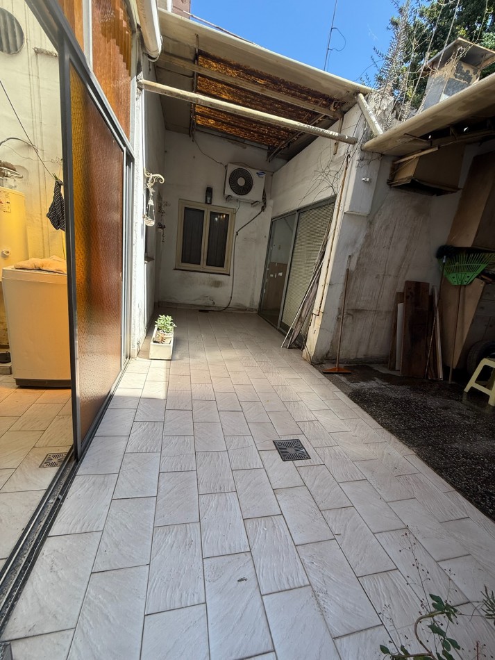 Casa sobre lote Propio en esquina 4 amb, Cochera, Terraza con espacio aereo Ideal Reforma.