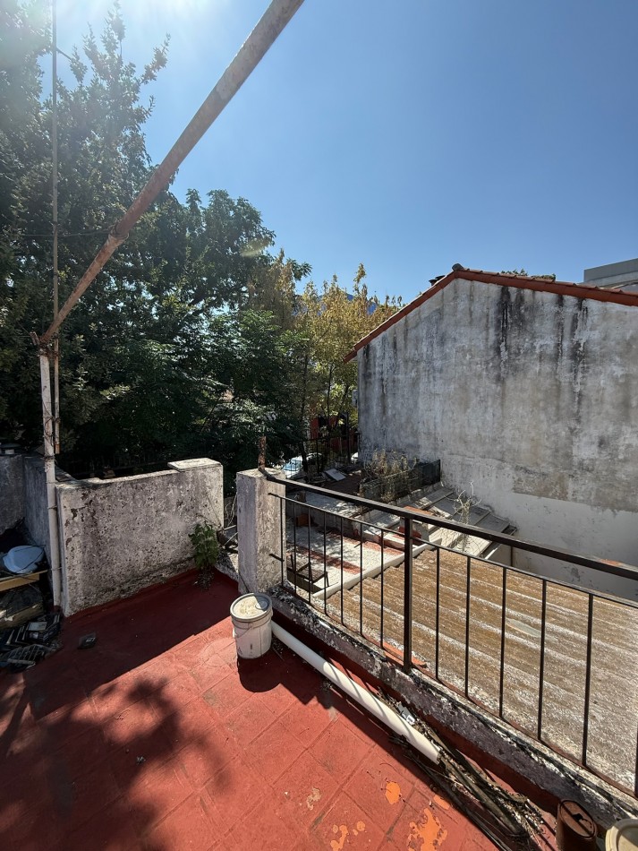 Casa sobre lote Propio en esquina 4 amb, Cochera, Terraza con espacio aereo Ideal Reforma.