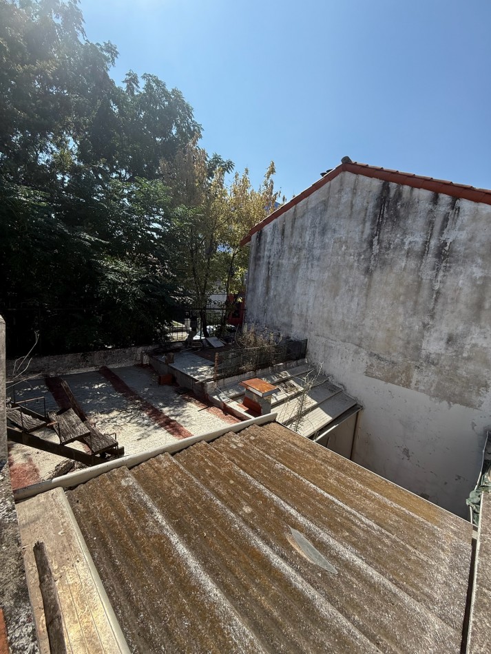 Casa sobre lote Propio en esquina 4 amb, Cochera, Terraza con espacio aereo Ideal Reforma.