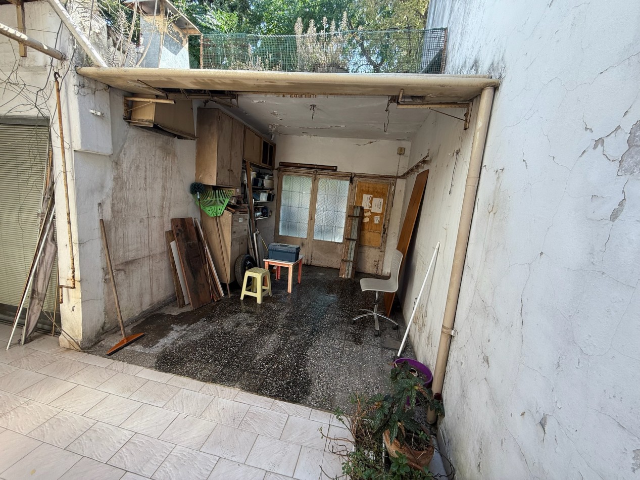 Casa sobre lote Propio en esquina 4 amb, Cochera, Terraza con espacio aereo Ideal Reforma.