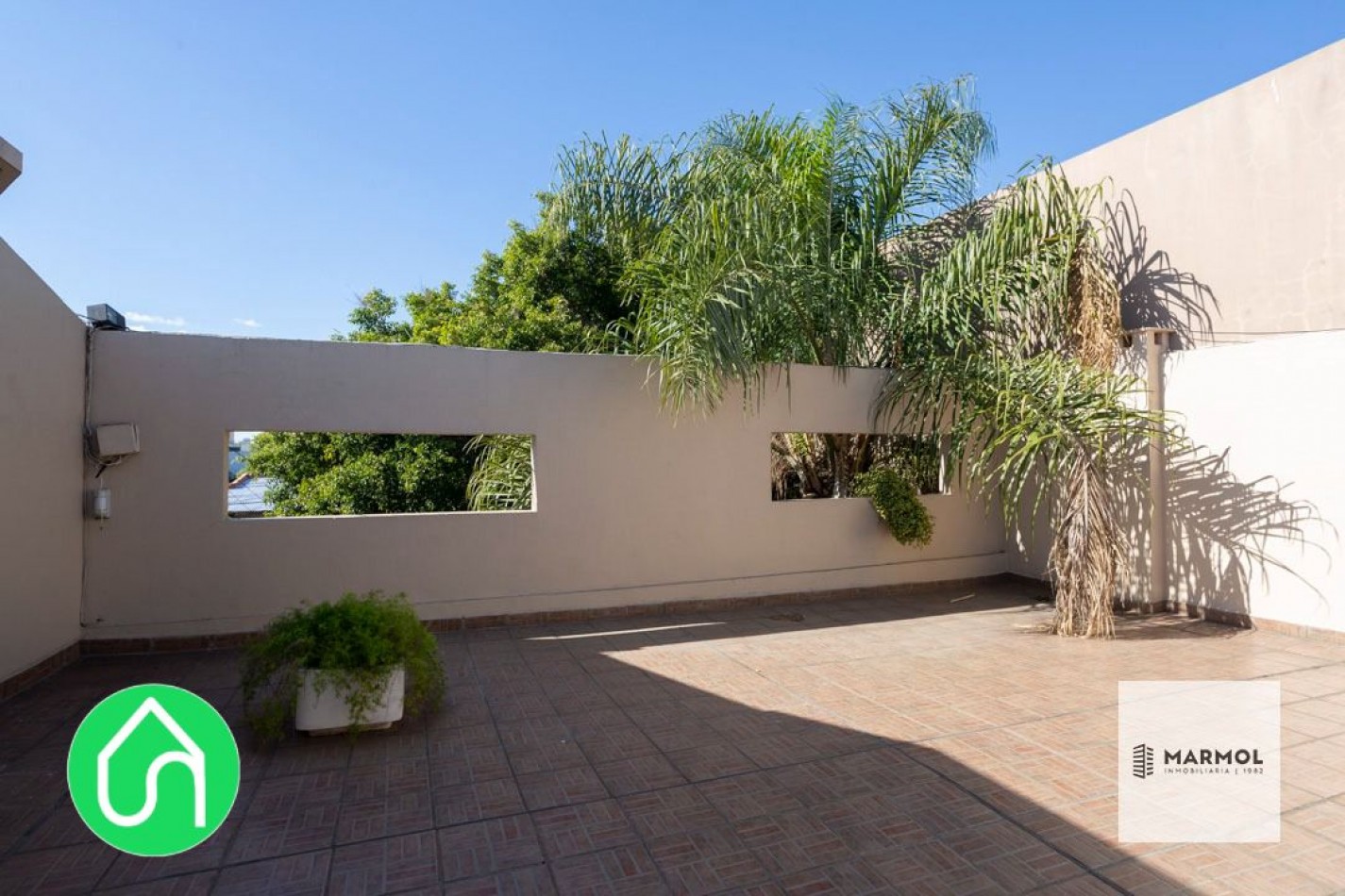 Extraordinaria Casa con Importante Lote con Fondo y Piscina