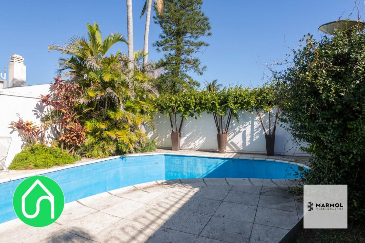 Extraordinaria Casa con Importante Lote con Fondo y Piscina