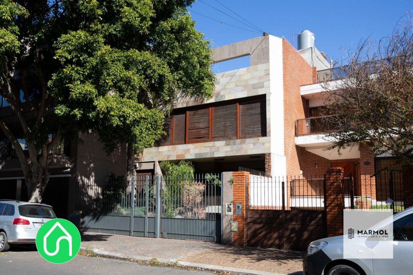 Extraordinaria Casa con Importante Lote con Fondo y Piscina
