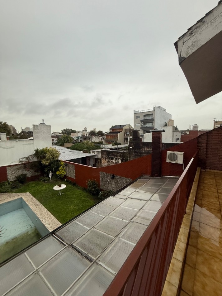 Extraordinaria Casa 4 amb con Parque, Piscina, Cochera para 3 autos y Ascensor
