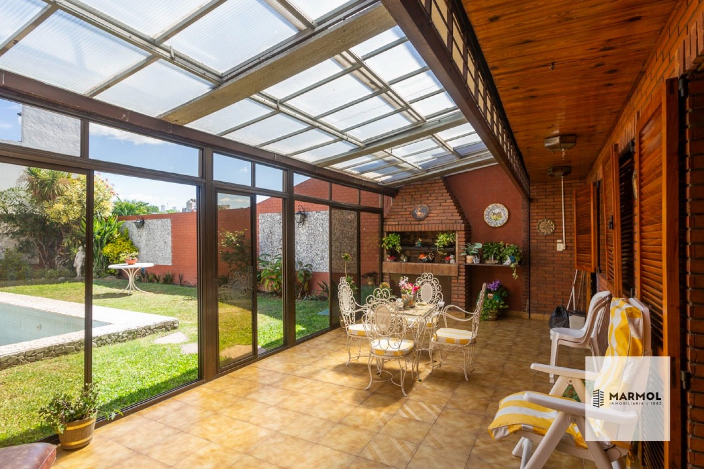 Extraordinaria Casa 4 amb con Parque, Piscina, Cochera para 3 autos y Ascensor