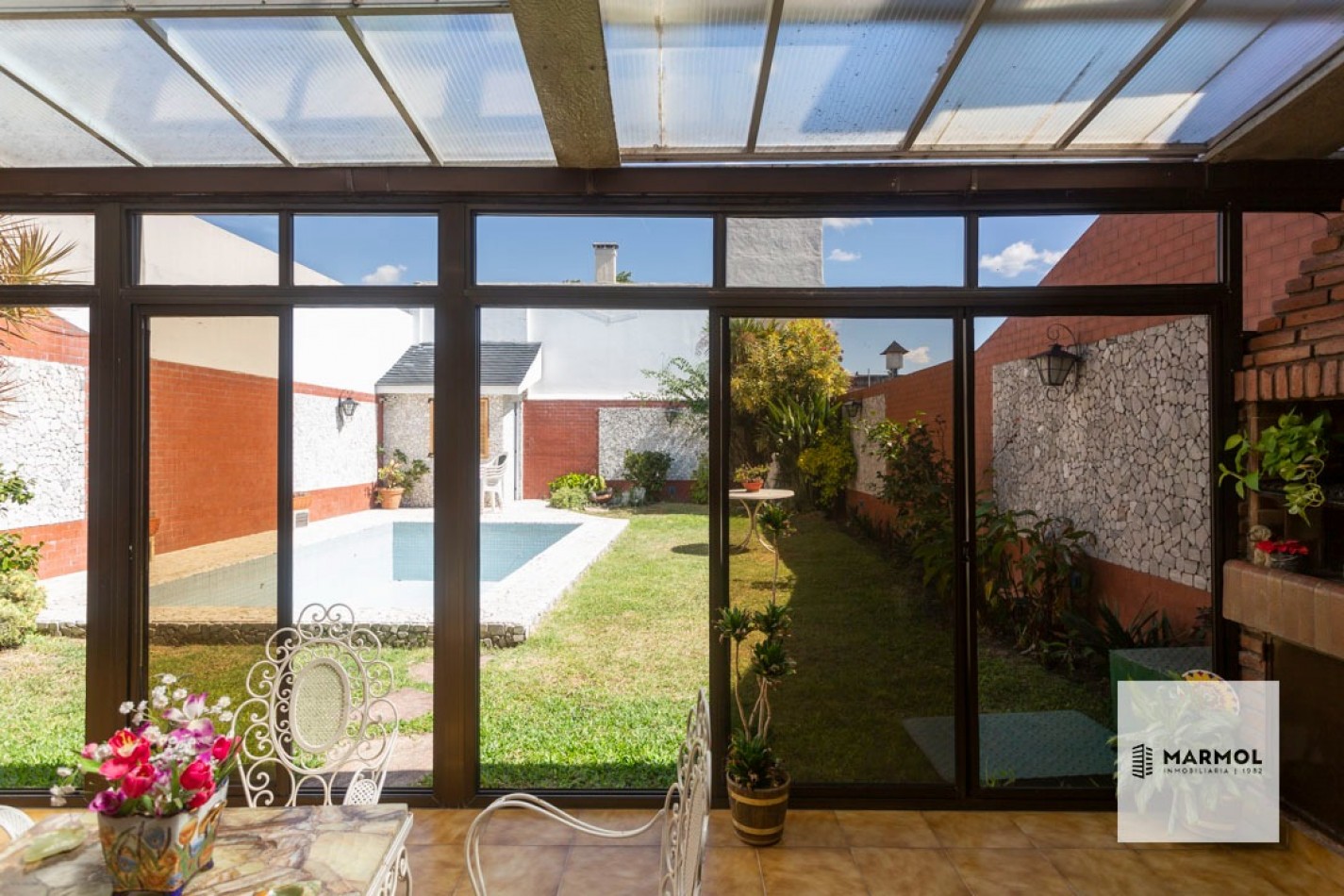 Extraordinaria Casa 4 amb con Parque, Piscina, Cochera para 3 autos y Ascensor