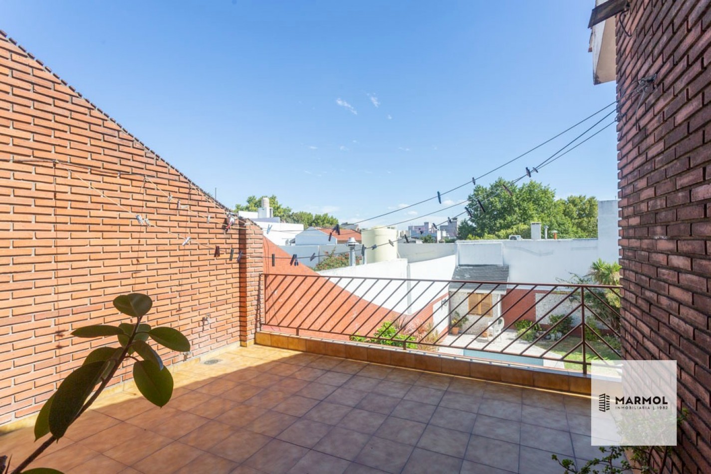 Extraordinaria Casa 4 amb con Parque, Piscina, Cochera para 3 autos y Ascensor