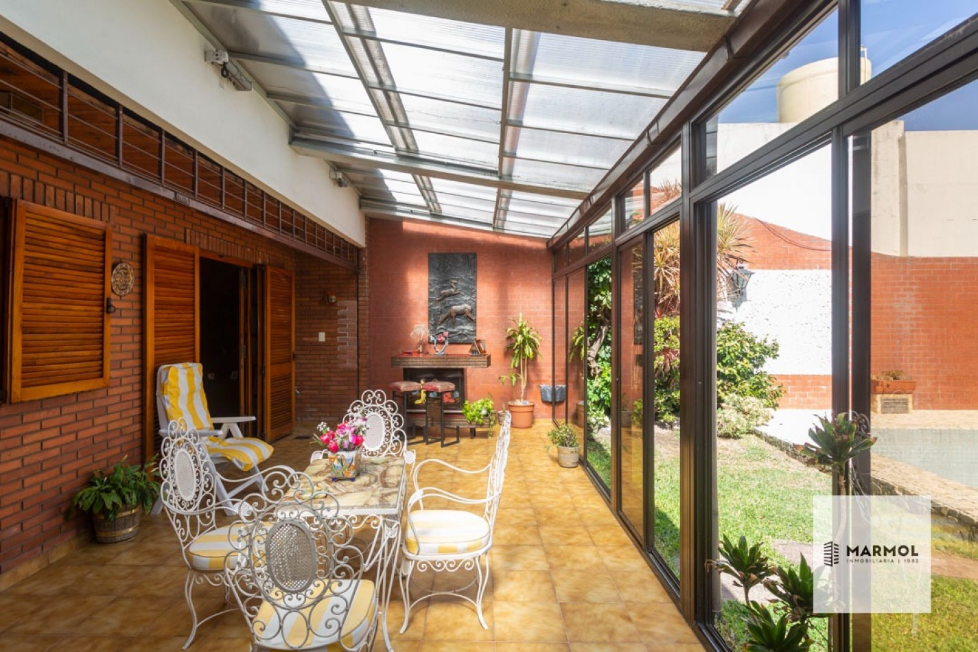 Extraordinaria Casa 4 amb con Parque, Piscina, Cochera para 3 autos y Ascensor