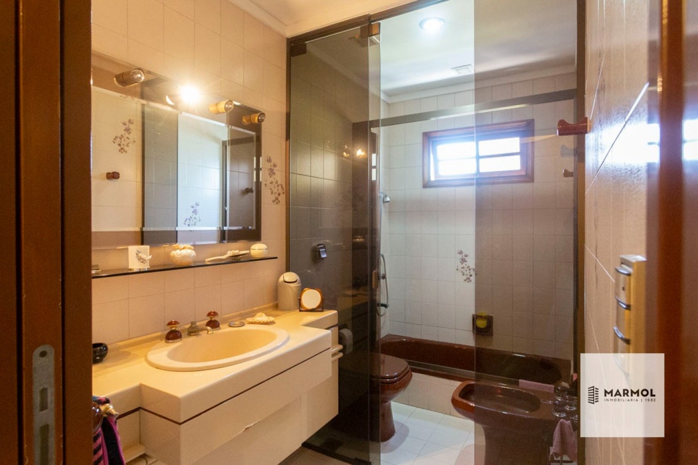 Extraordinaria Casa 4 amb con Parque, Piscina, Cochera para 3 autos y Ascensor