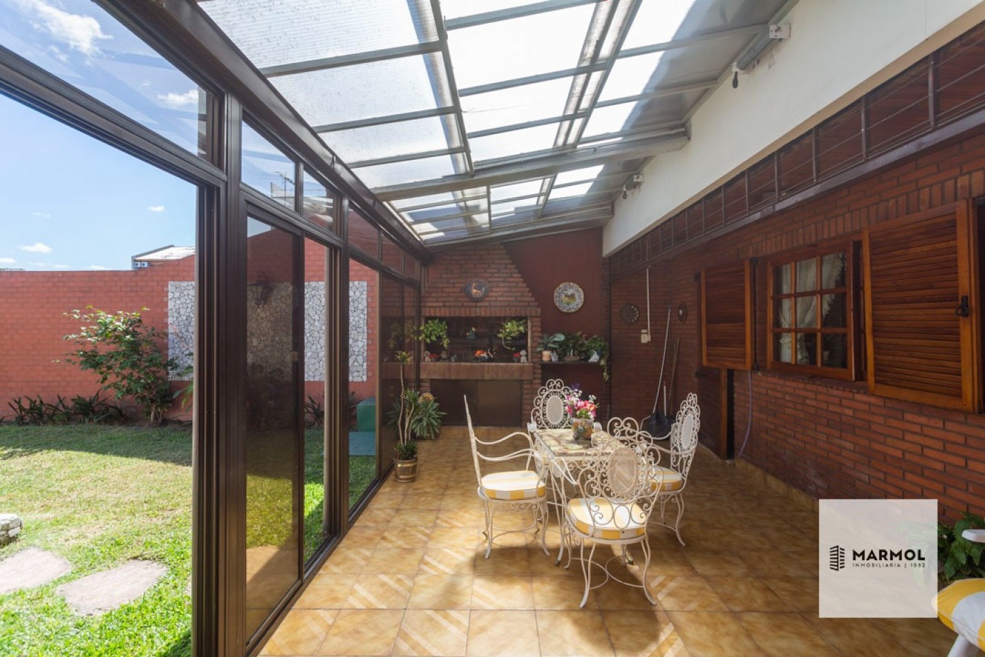 Extraordinaria Casa 4 amb con Parque, Piscina, Cochera para 3 autos y Ascensor