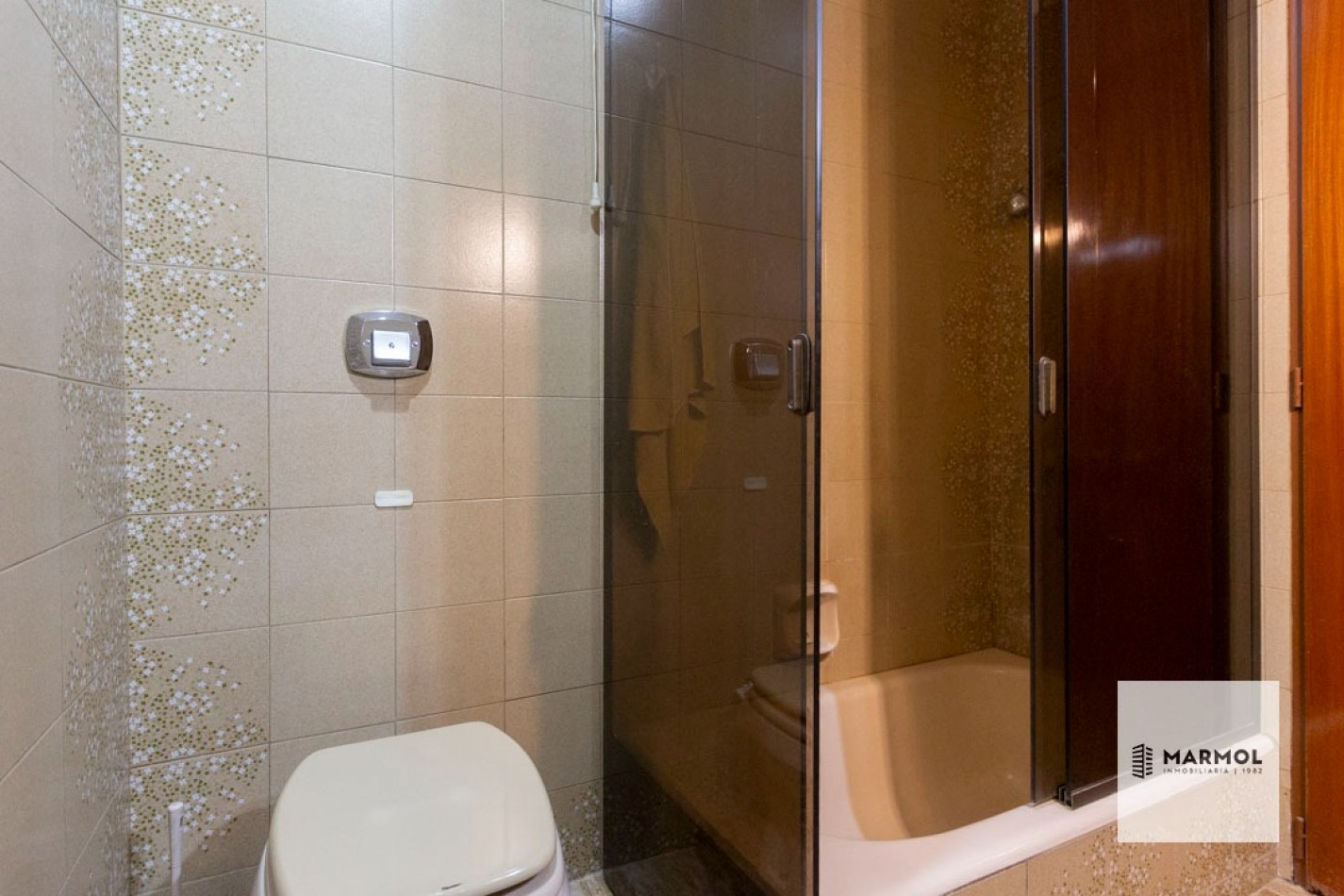 Extraordinaria Casa 4 amb con Parque, Piscina, Cochera para 3 autos y Ascensor