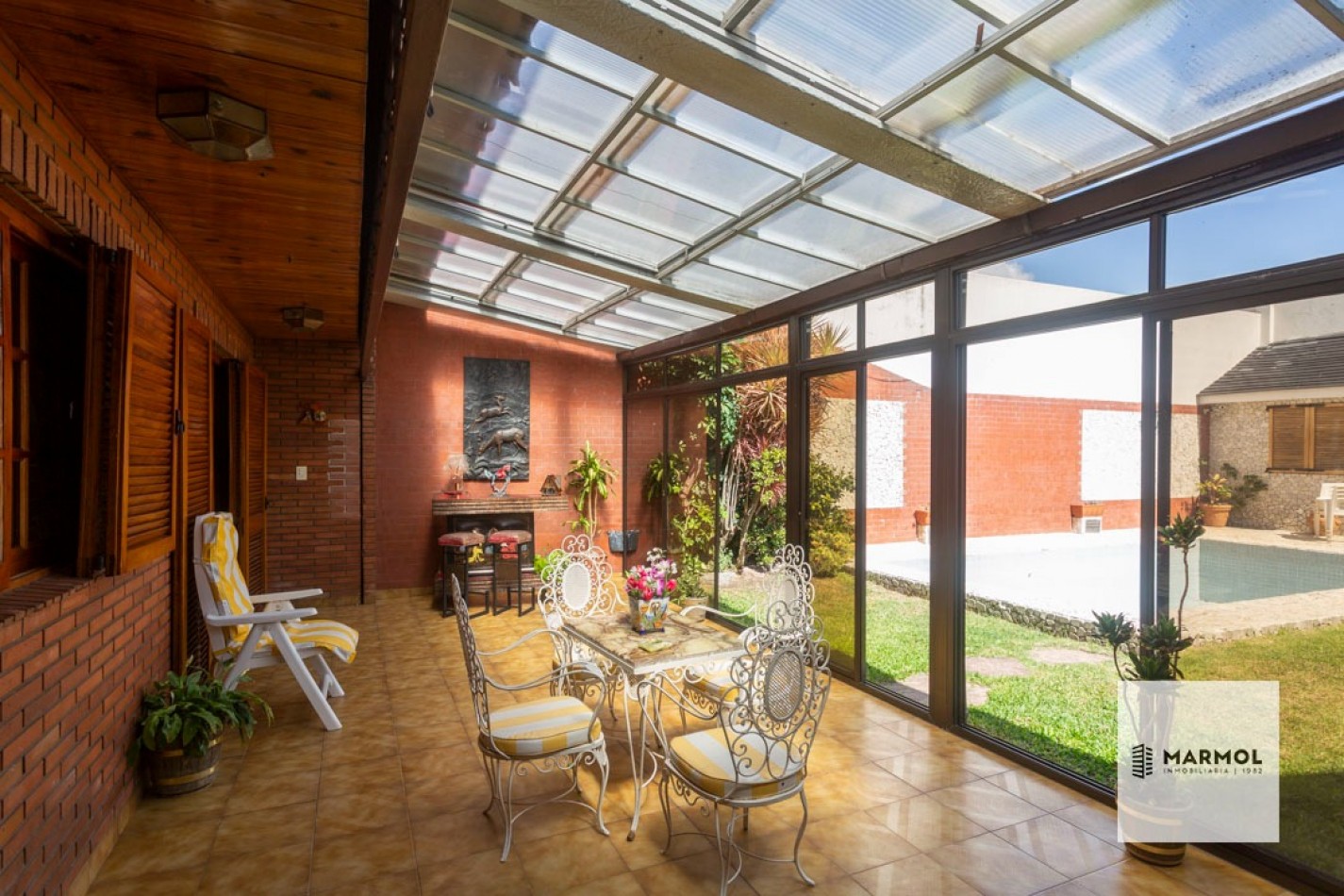 Extraordinaria Casa 4 amb con Parque, Piscina, Cochera para 3 autos y Ascensor