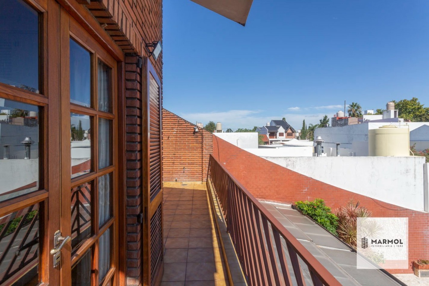Extraordinaria Casa 4 amb con Parque, Piscina, Cochera para 3 autos y Ascensor