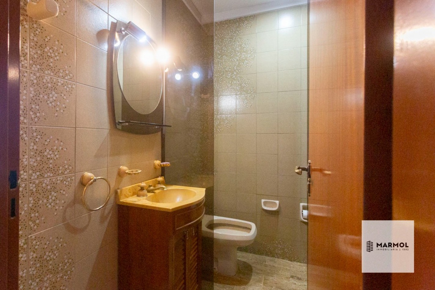 Extraordinaria Casa 4 amb con Parque, Piscina, Cochera para 3 autos y Ascensor