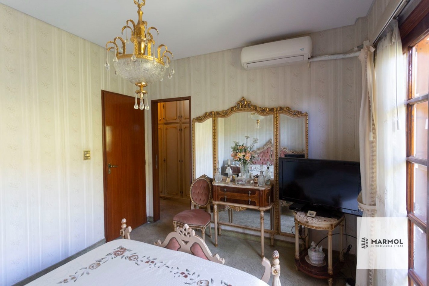 Extraordinaria Casa 4 amb con Parque, Piscina, Cochera para 3 autos y Ascensor
