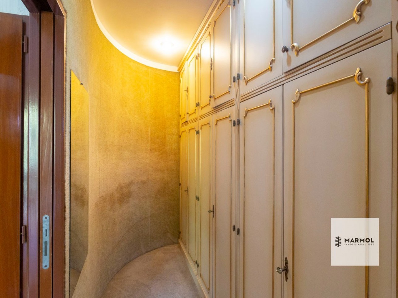 Extraordinaria Casa 4 amb con Parque, Piscina, Cochera para 3 autos y Ascensor