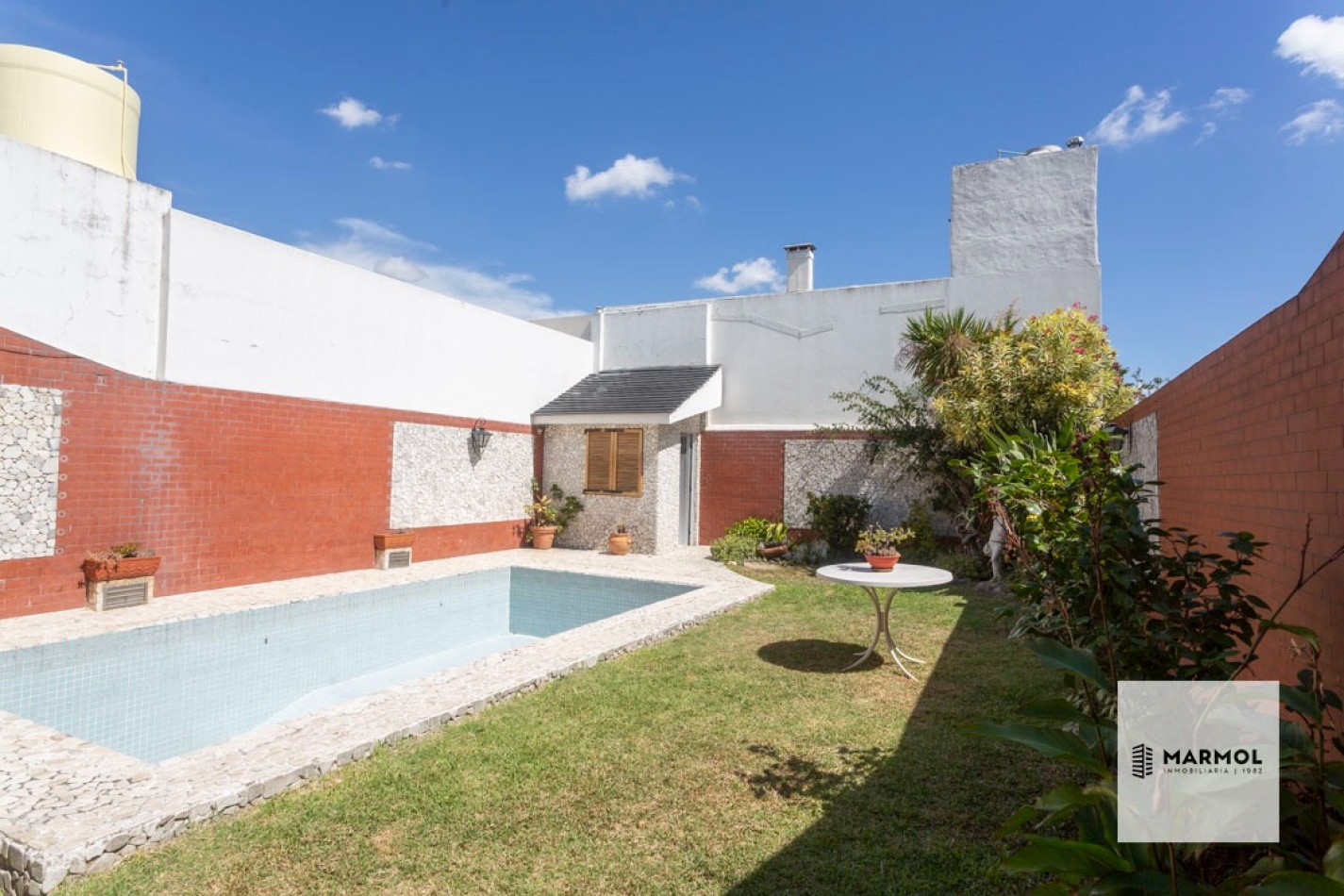 Extraordinaria Casa 4 amb con Parque, Piscina, Cochera para 3 autos y Ascensor