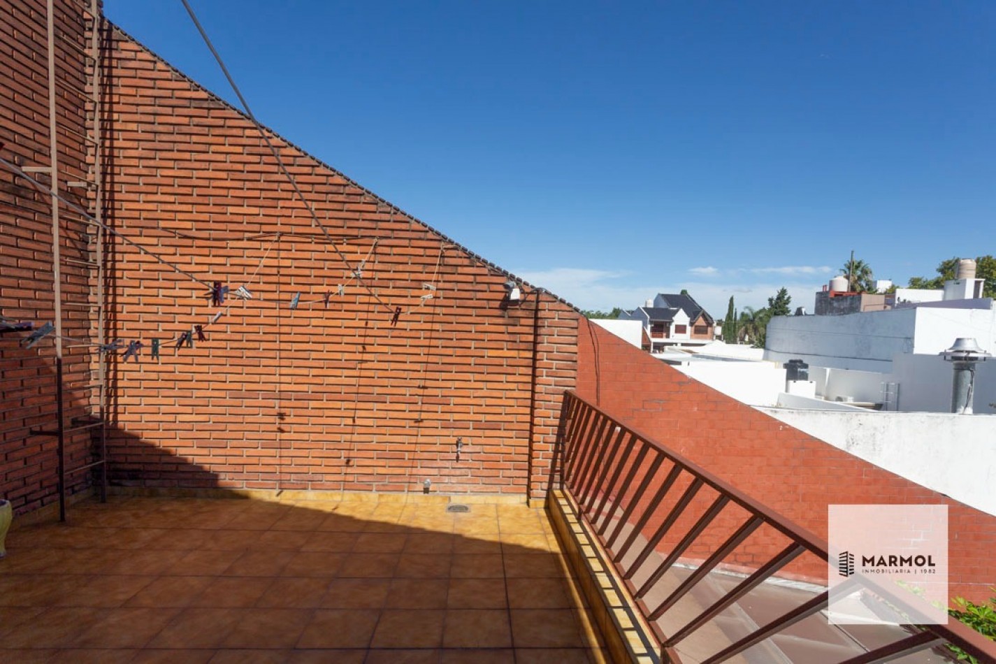 Extraordinaria Casa 4 amb con Parque, Piscina, Cochera para 3 autos y Ascensor