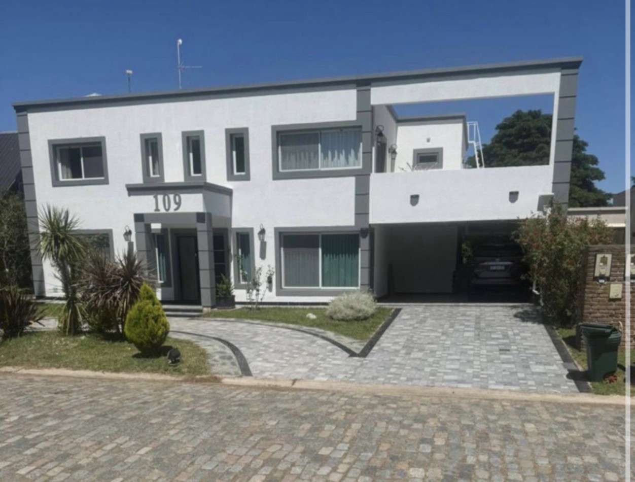 Increible Casa 6 ambientes con la mejor piscina de Canning! sobre Lote de 1200 m²