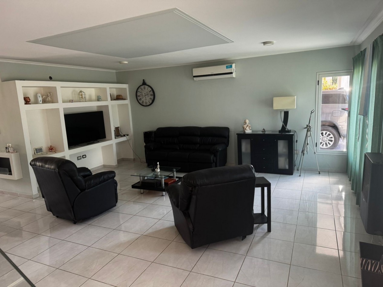 Increible Casa 6 ambientes con la mejor piscina de Canning! sobre Lote de 1200 m²