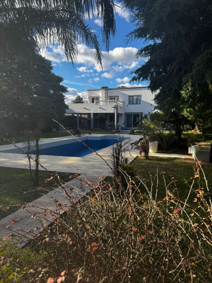 Increible Casa 6 ambientes con la mejor piscina de Canning! sobre Lote de 1200 m²