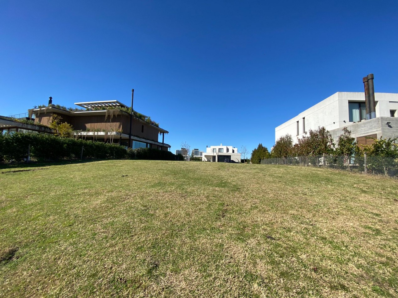 Espectacular Lote De 907m2 Al Agua En Virazon, Nordelta