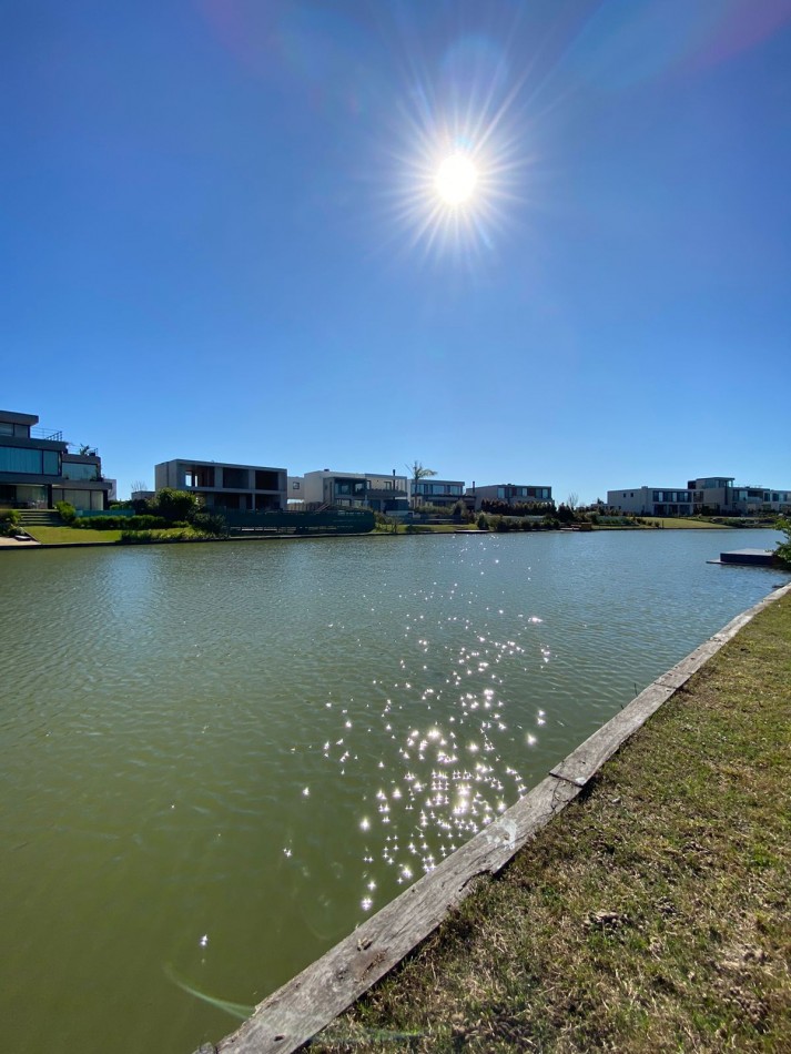 Espectacular Lote De 907m2 Al Agua En Virazon, Nordelta