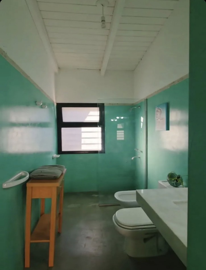 Casa Moderna sobre Lote Propio de 485m2 con Piscina 