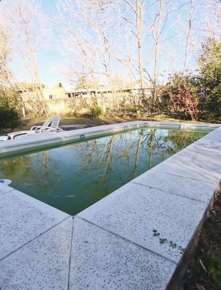 Casa Moderna sobre Lote Propio de 485m2 con Piscina 