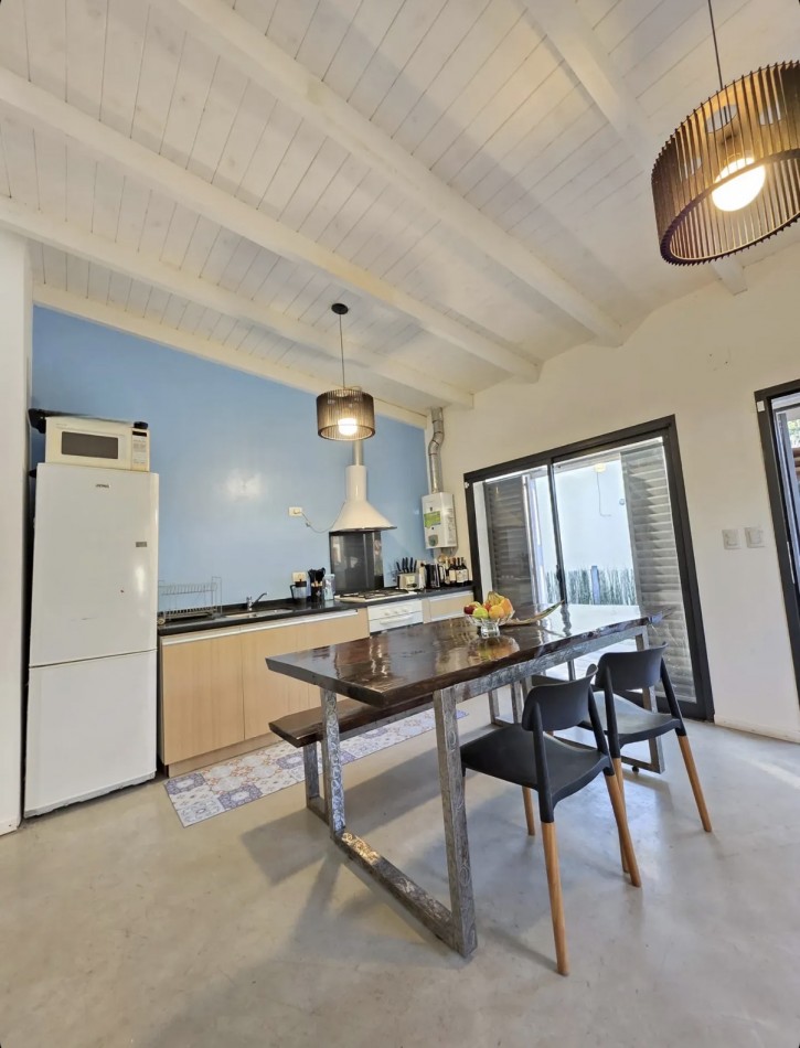 Casa Moderna sobre Lote Propio de 485m2 con Piscina 