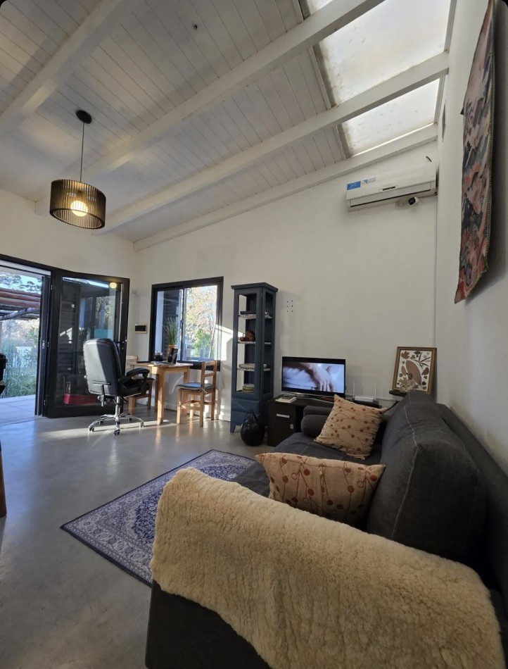 Casa Moderna sobre Lote Propio de 485m2 con Piscina 