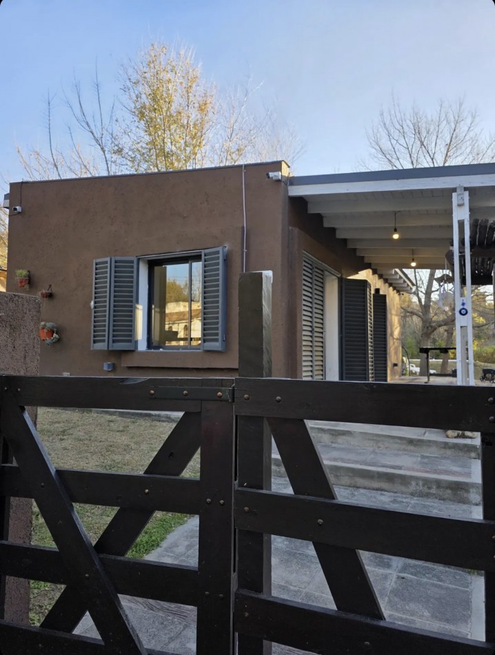 Casa Moderna sobre Lote Propio de 485m2 con Piscina 