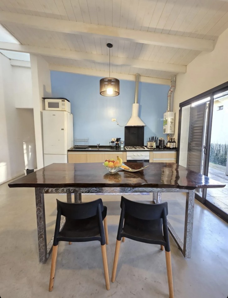 Casa Moderna sobre Lote Propio de 485m2 con Piscina 