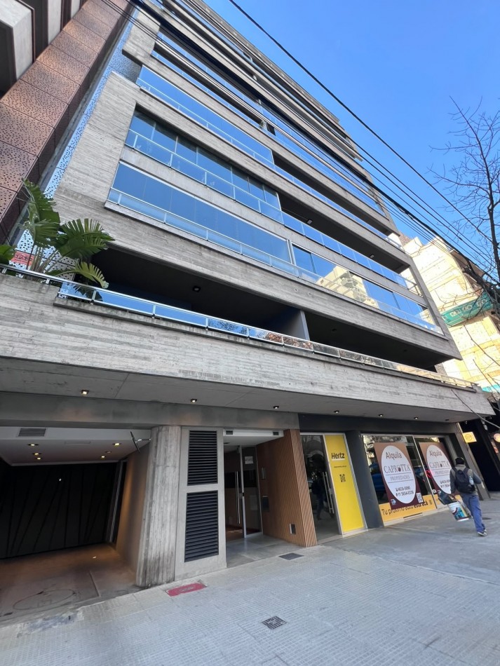 Excelente Departamento de 3 Ambientes con Cochera de mas de 100m2 en Alquiler