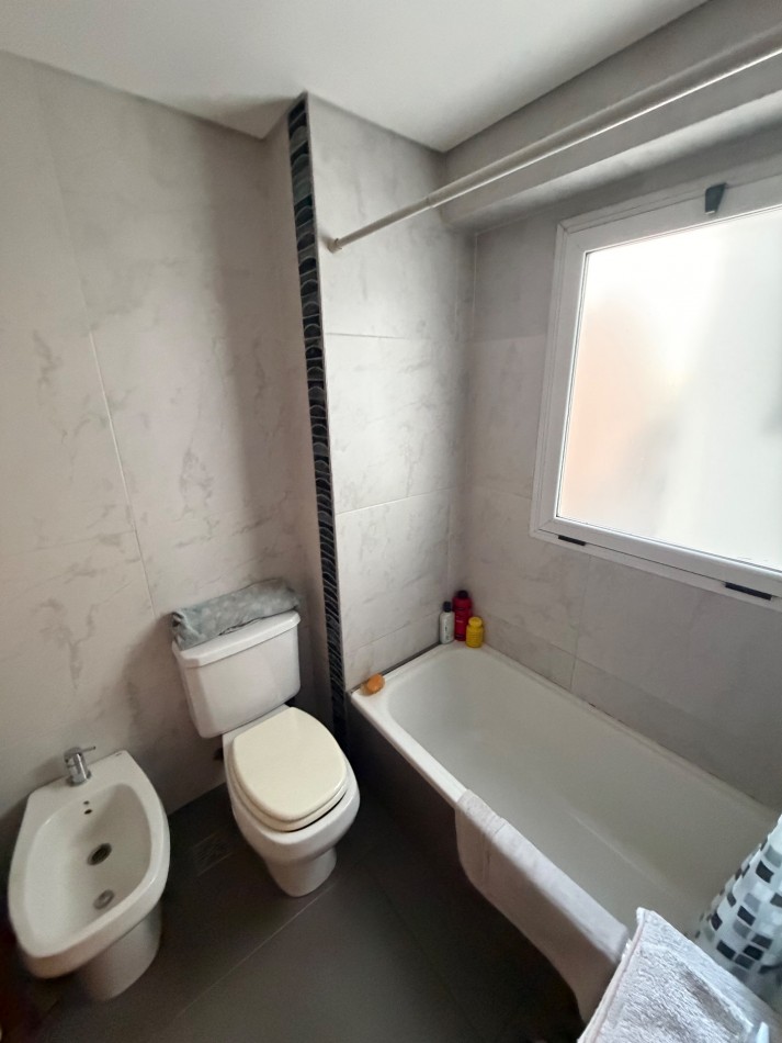 Excelente Departamento de 3 Ambientes con Cochera de mas de 100m2 en Alquiler