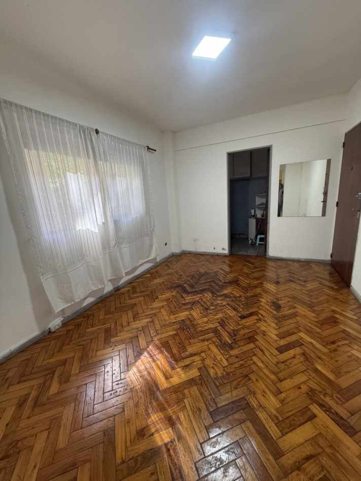 Hermoso Departamento de 2 ambientes Luminoso en Muy buen edificio a pasos Subte.