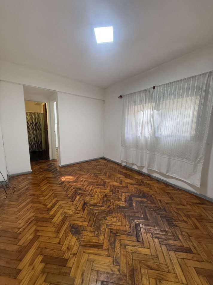 Hermoso Departamento de 2 ambientes Luminoso en Muy buen edificio a pasos Subte.