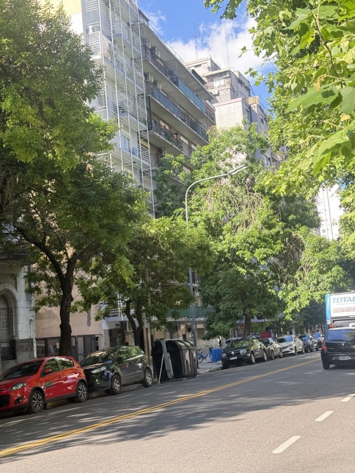 Hermoso Departamento de 2 ambientes Luminoso en Muy buen edificio a pasos Subte.